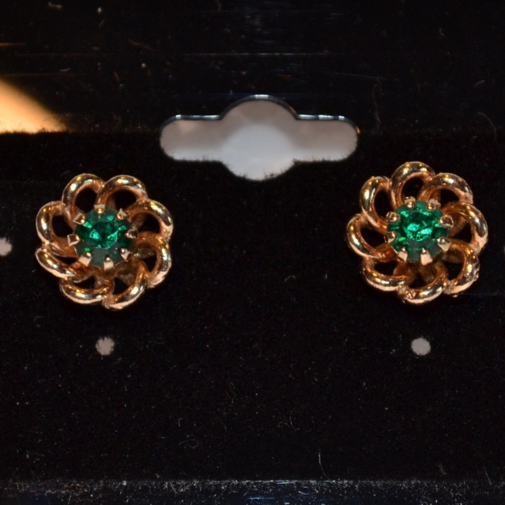 Emerald Green Crystals in a Flower Earrings